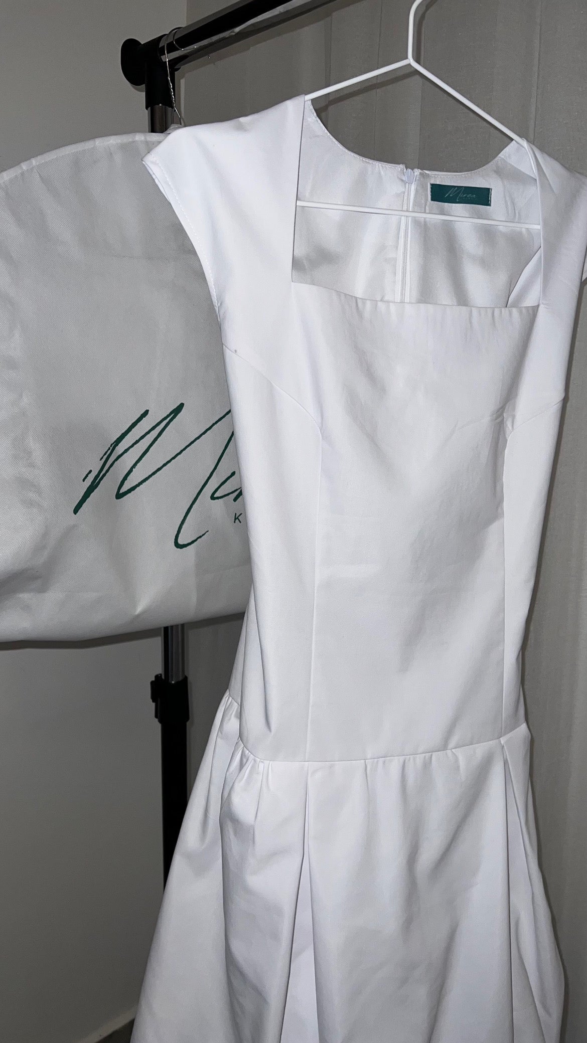 𝑬𝑳𝑳𝑨 𝑺𝑯𝑶𝑹𝑻 𝑫𝑹𝑬𝑺𝑺