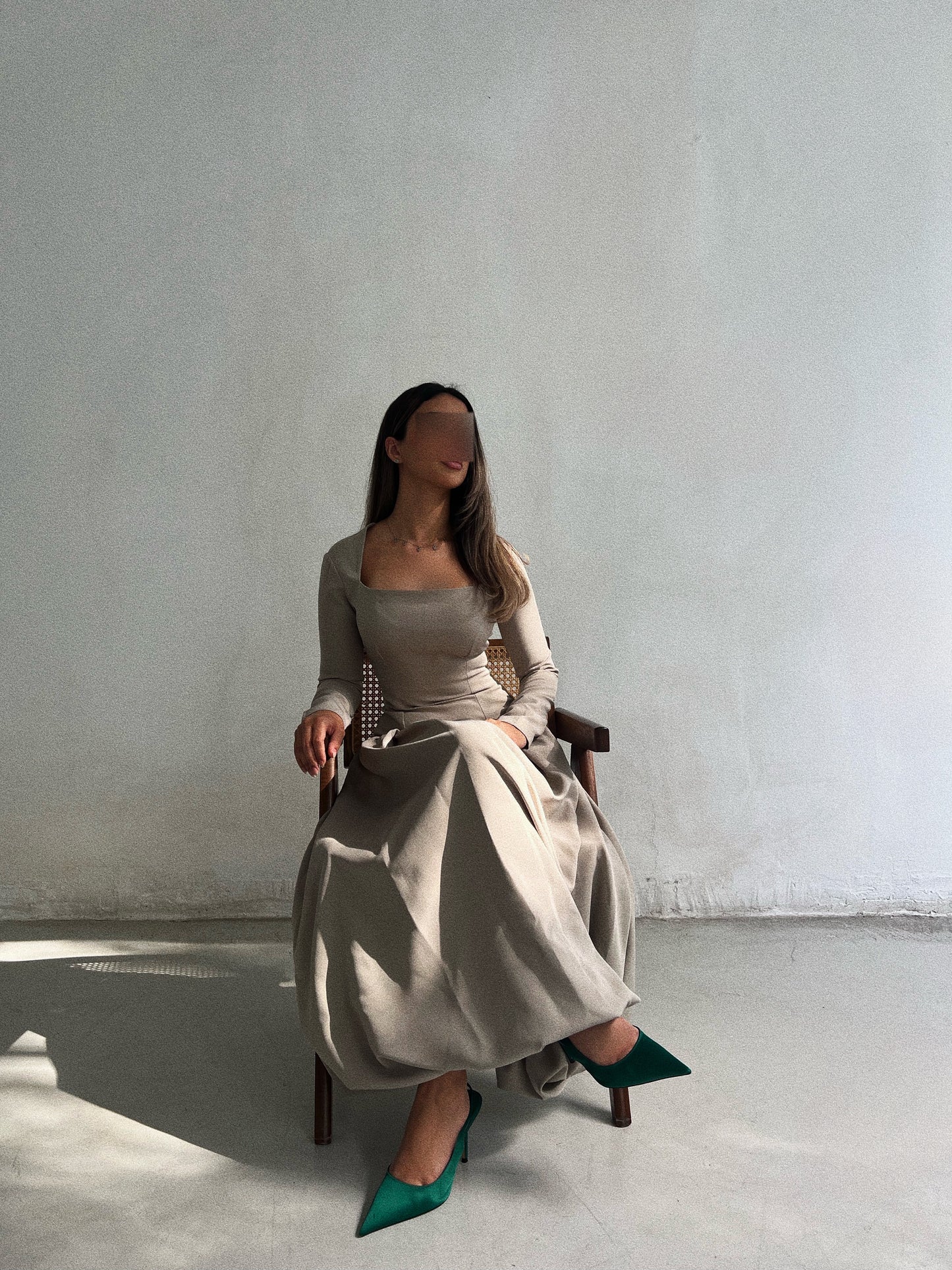 𝑹𝑨𝑬 𝑳𝑶𝑾-𝑾𝑨𝑰𝑺𝑻𝑬𝑫